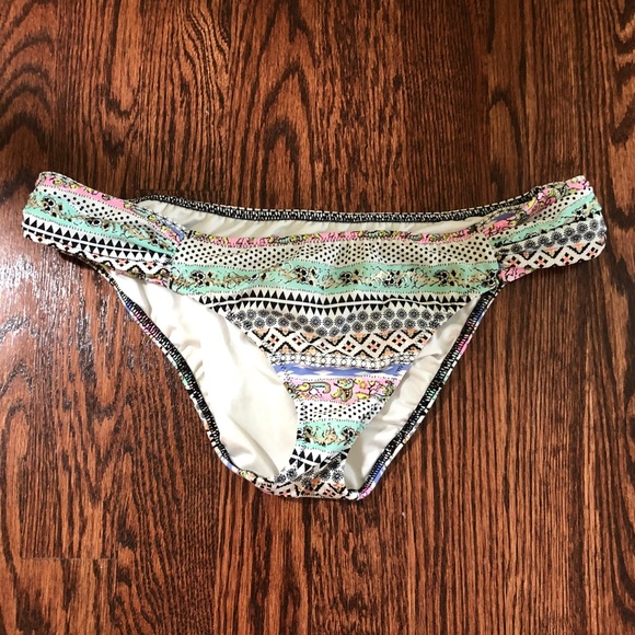 Victoria’s Secret Aztec patterned bikini bottoms - Picture 1 of 3